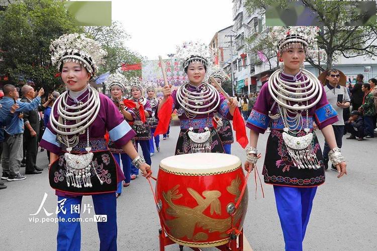 Chiêm ngưỡng vẻ đẹp hoa Đỗ Quyên trên đỉnh PuTaLeng (Rikvip nạp thẻ)