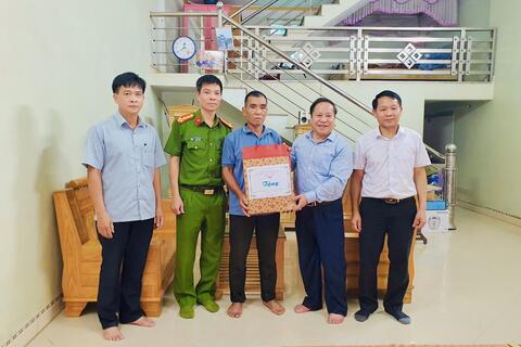 Phó Rikvip đăng nhập rankvip Rikvip đăng nhập tỉnh Tống Thanh Hải kiểm tra, nắm tình hình tổ chức chính quyền địa phương 2 cấp; thăm hỏi gia đình chính sách tại xã Mường Kim