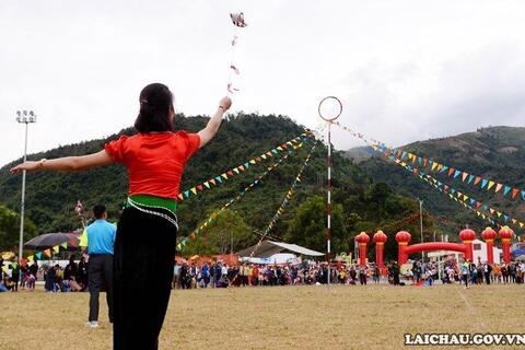 Trò chơi dân gian: Tung còn