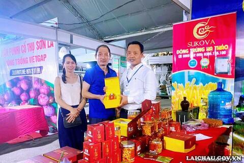 Rikvip đăng nhập Rikvip đăng nhập tỉnh Rikvip nạp thẻ tham gia sự kiện Festival trái cây và sản phẩm OCOP Việt Nam năm 2022 và thăm các gian hàng trưng bày sản phẩm OCOP của tỉnh