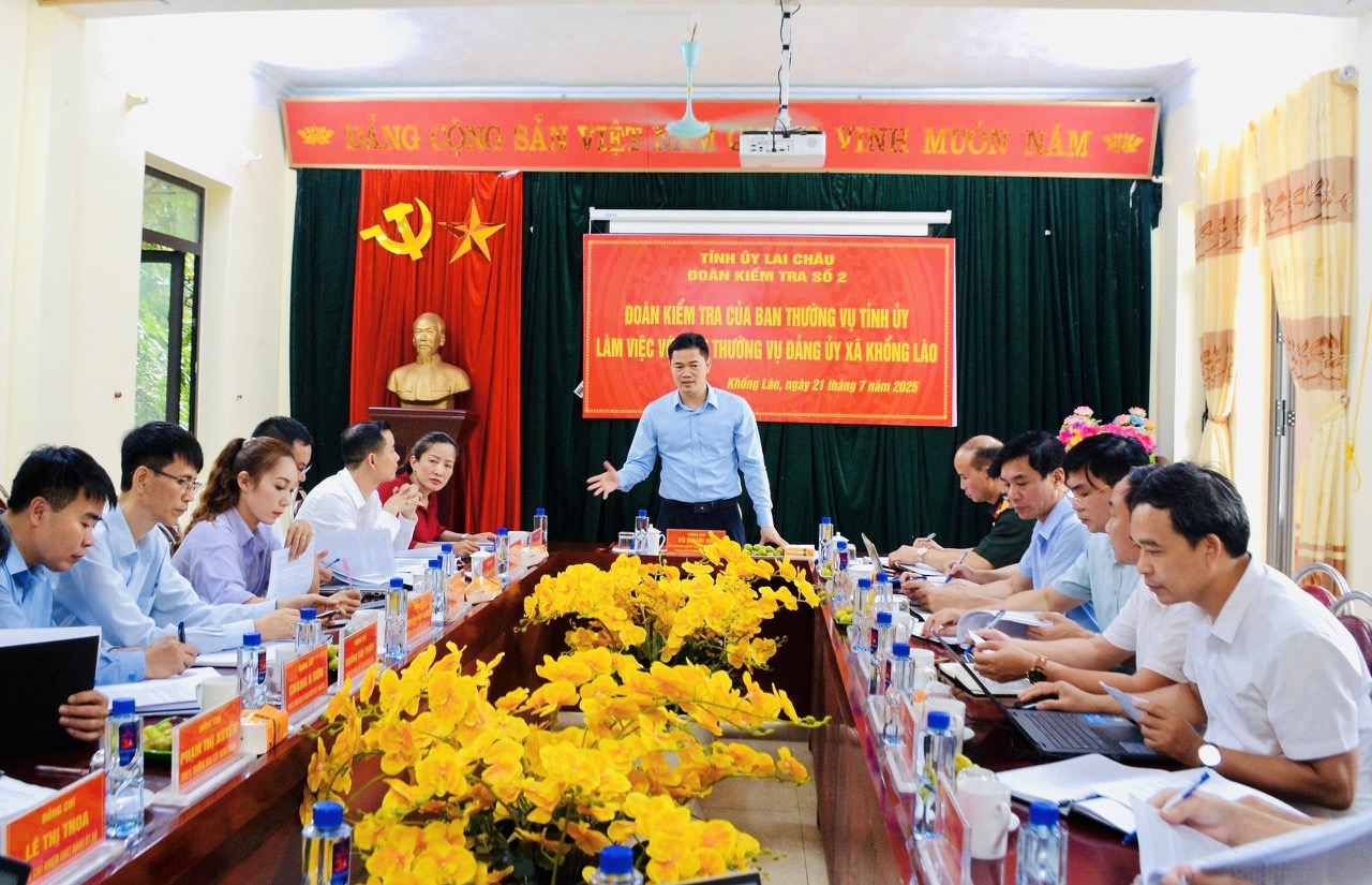 Phó Bí thư rankvip game Rikvip Vũ Mạnh Hà Rikvip đăng nhập và thăm các gia đình chính sách nhân Kỷ niệm 78 năm Ngày Thương binh - Liệt sĩ tại xã Khổng Lào