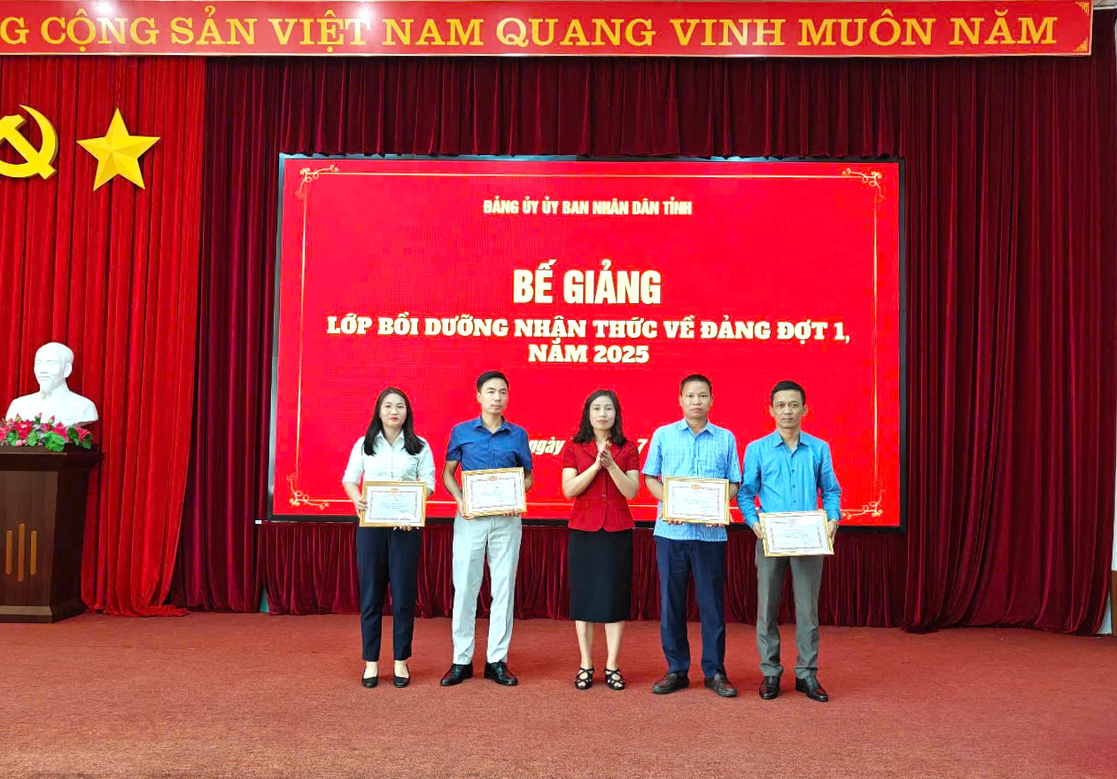 47 quần chúng ưu tú hoàn thành Lớp bồi dưỡng nhận thức về Đảng đợt 1, năm 2025