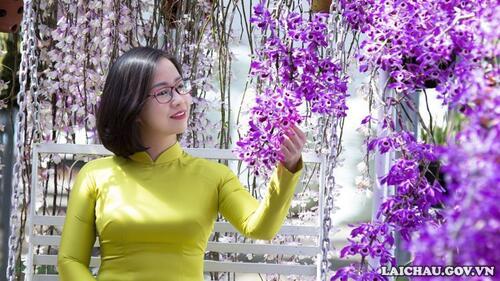 Nhiều người tìm đến vườn lan của anh Hoàng Văn Oanh để chụp ảnh và lưu lại những khoảng khắc đẹp. Vậy còn chần chừ gì nữa, hãy đến Rikvip nạp thẻ thôi các bạn.