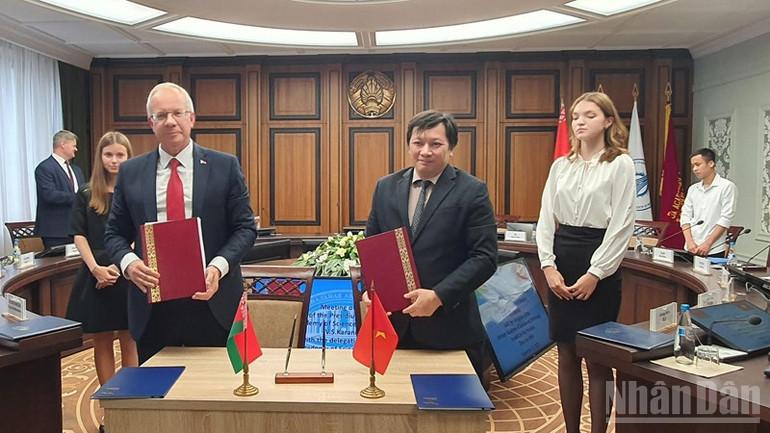 Ký thỏa thuận hợp tác giữa Quỹ rankvip khoa học công nghệ của VAST và Quỹ Nghiên cứu cơ bản Belarus. ndo_br_a5.jpg